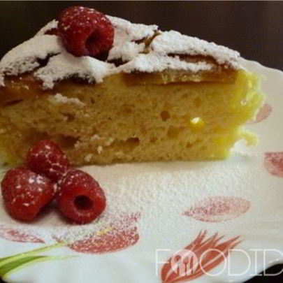 Шарлотка с персиками в мультиварке