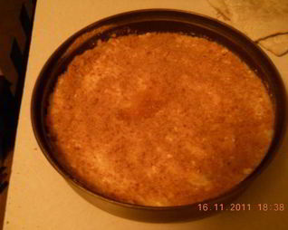 Шарлотка с рисом и яблоками