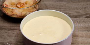 шарлотка с розами из яблок