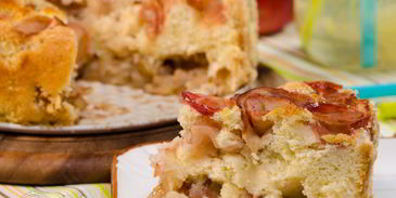 шарлотка с розами из яблок