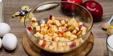 шарлотка с розами из яблок