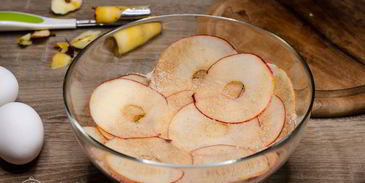 шарлотка с розами из яблок