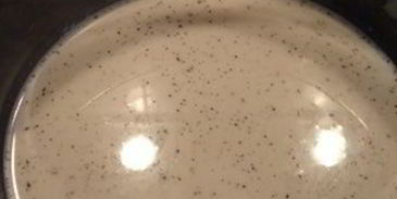 шарлотка с шоколадно-малиновым муссом и воздушным ванильным кремом