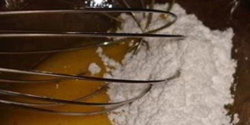 шарлотка с шоколадно-малиновым муссом и воздушным ванильным кремом