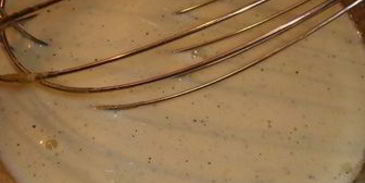 шарлотка с шоколадно-малиновым муссом и воздушным ванильным кремом