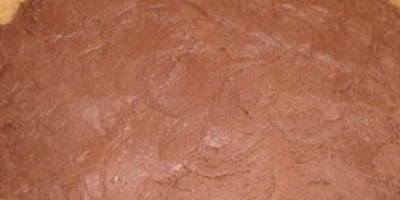 шарлотка с шоколадно-малиновым муссом и воздушным ванильным кремом