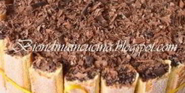 шарлотка с шоколадно-малиновым муссом и воздушным ванильным кремом