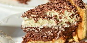 шарлотка с шоколадно-малиновым муссом и воздушным ванильным кремом