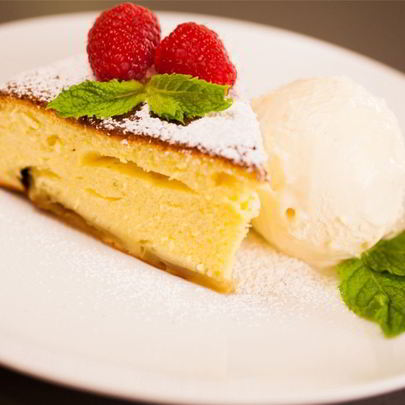 Шарлотка с яблоками и лимоном