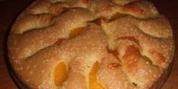 шарлотка с яблоками и персиками