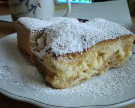 Шарлотка с яблоками