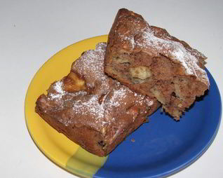 Шарлотка шоколадная с яблоками