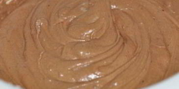 шоколадная шарлотка с яблоками