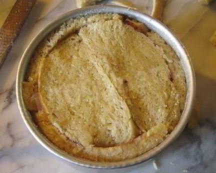 Яблочная шарлотка из хлеба в чудо-печке