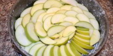 яблочная шарлотка простая