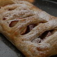 Рецепт Быстрого яблочного штруделя с изюмом, миндалем и корицей