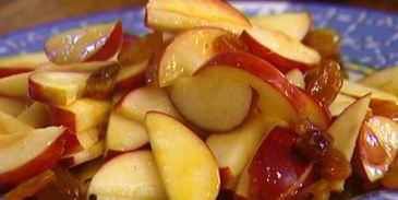 быстрый яблочный штрудель с изюмом, миндалем и корицей