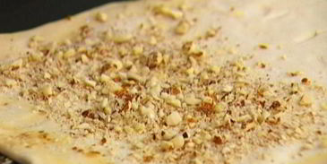 быстрый яблочный штрудель с изюмом, миндалем и корицей