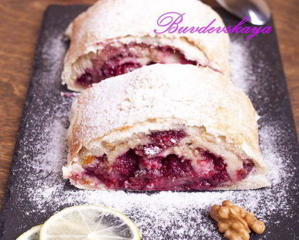 Ленивый штрудель с вишней и орехами