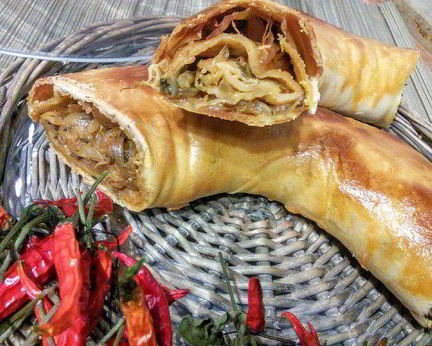 Луковый штрудель на вытяжном тесте