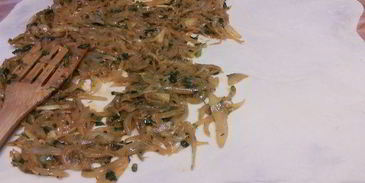 луковый штрудель на вытяжном тесте