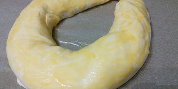 луковый штрудель на вытяжном тесте