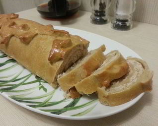 Мясо-капустный штрудель из кабачкового теста