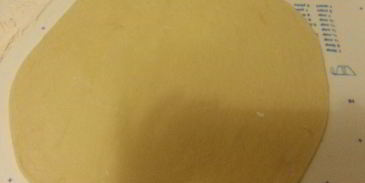 мясо-капустный штрудель из кабачкового теста