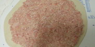 мясо-капустный штрудель из кабачкового теста