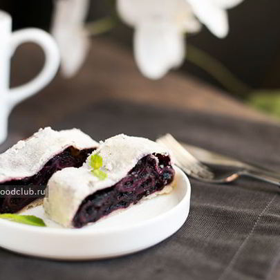 Штрудель с черникой