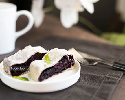 Штрудель с черникой
