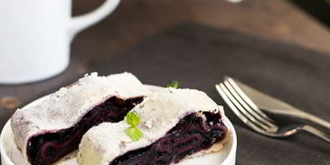 штрудель с черникой