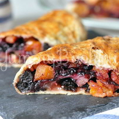 Штрудель с фруктами и сухофруктами