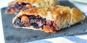 штрудель с фруктами и сухофруктами