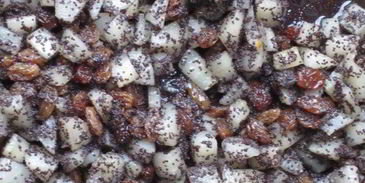 штрудель с грушами, изюмом и маком