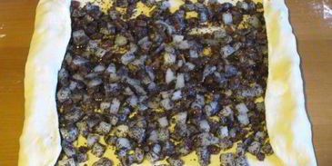 штрудель с грушами, изюмом и маком