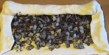 штрудель с грушами, изюмом и маком