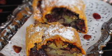 штрудель с грушами, изюмом и маком