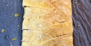 штрудель с кабачками, ветчиной и сыром