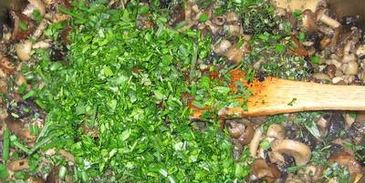 штрудель с лесными грибами и сыром