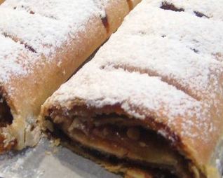 Штрудель с орехами и черносливом