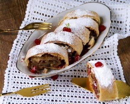 Штрудель с сухофруктами