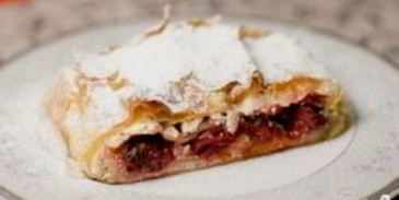 штрудель с творогом и вишней