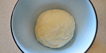 штрудель с творогом, малиной и грушей