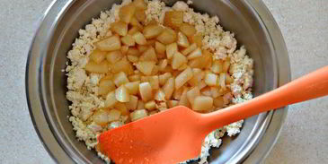 штрудель с творогом, малиной и грушей