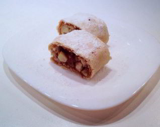 Штрудель с яблоками и изюмом