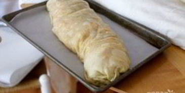 штрудель с яблоком