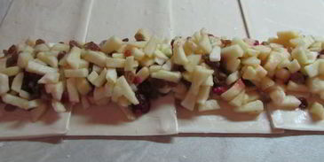 штрудель яблочный с изюмом и малиной