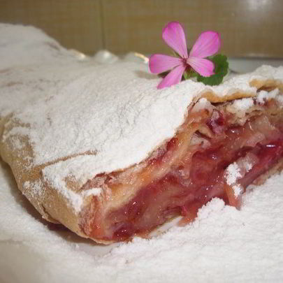 Сливовый штрудель из лаваша