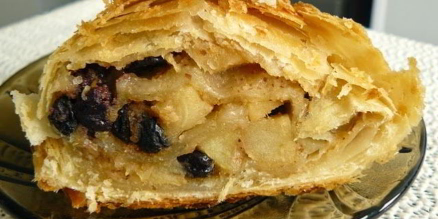 Рецепт яблочного штруделя из готового слоеного теста